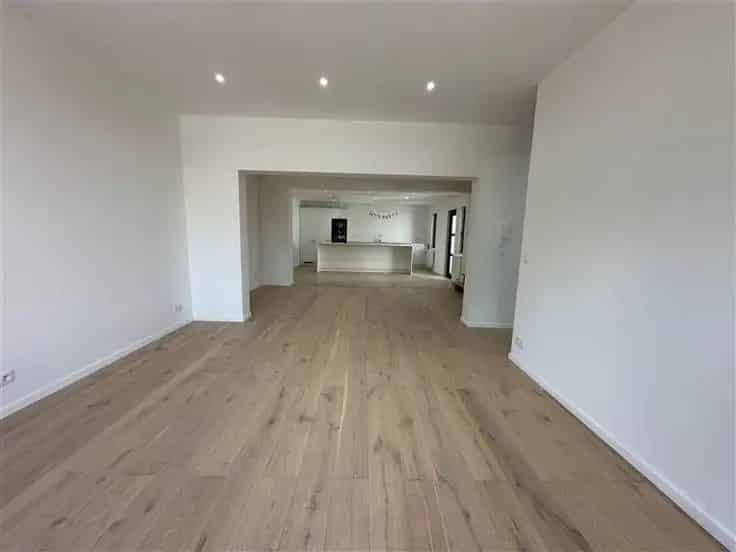 Gerenoveerde Familiewoning 210m² 5 Slaapkamers Tuin Garage Denderleeuw