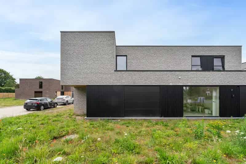 Moderne Halfopen Woning te Koop
