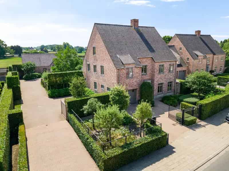 Luxe Villa te Essen met Paardenweide en Atelier
