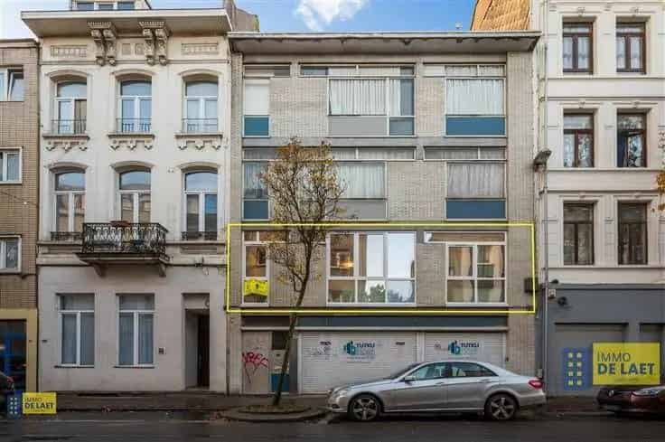 Gerenoveerd 2 Slaapkamer Appartement Te Koop Nabij Centraal Station