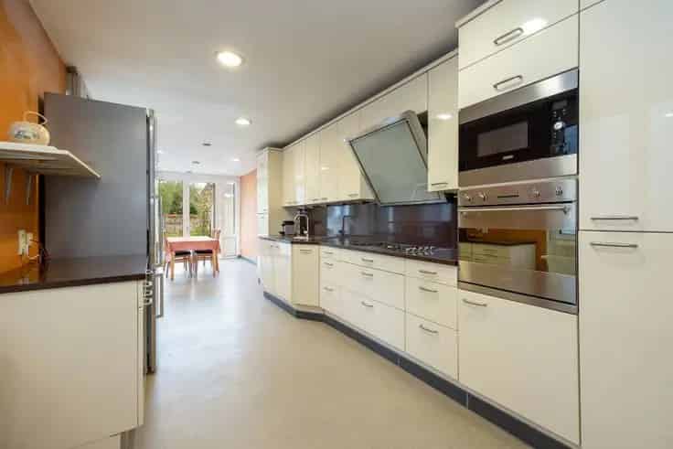 Huis Te Koop Kontich: 5 Slaapkamers, Garage & Tuin