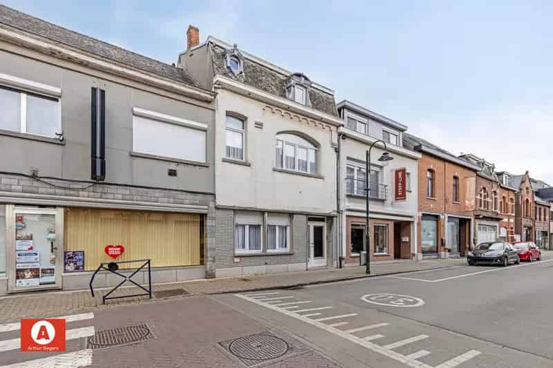 6 slaapkamers: ruime gezinswoning centrum Lebbeke.