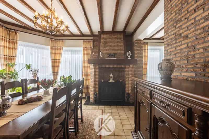 Huis te koop Herzele: Centraal gelegen woning nabij winkels en station