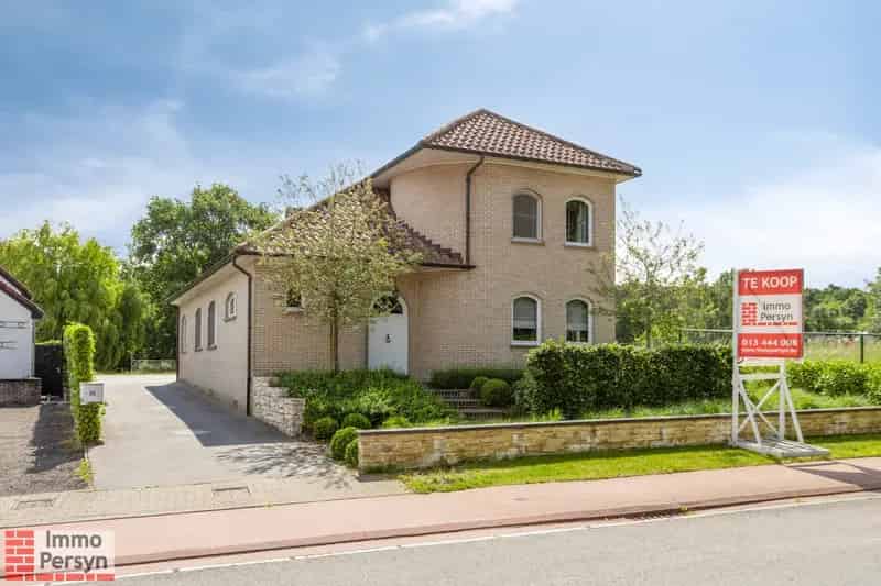 Spaanse Villa te Koop 3 slaapkamers Grote Tuin Garage