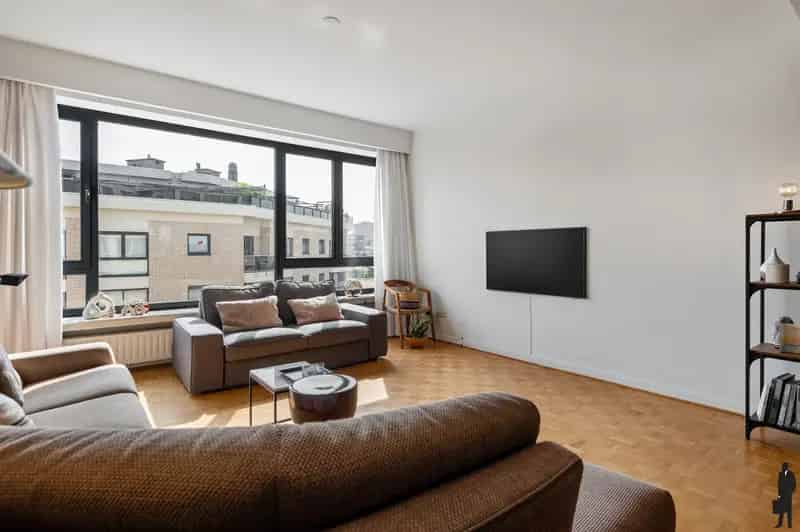 Ruim 3 Slaapkamer Appartement te Huur met Terras
