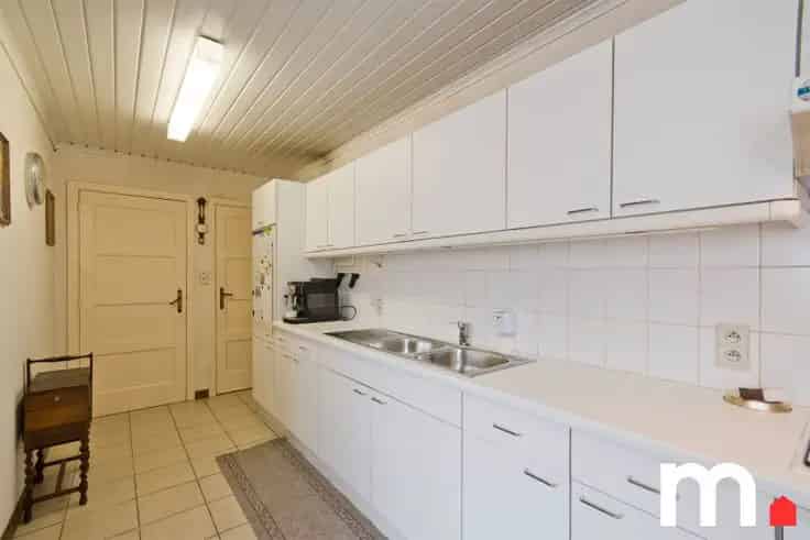 Rijwoning te koop met garage en 3 staanplaatsen