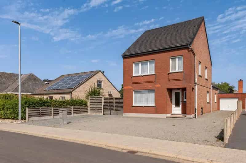 Open bebouwing , 3 slaapkamers, tuin, garage