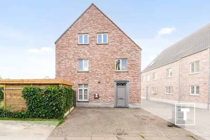 Huis te koop in Gontrode: Ruime halfopen bebouwing