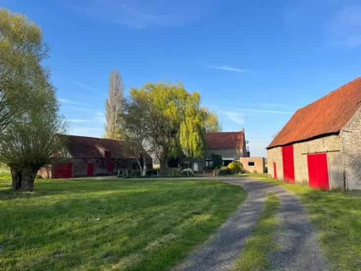 Landhuis Te Koop: Hoeve met Bijgebouw en 360 graden Zicht