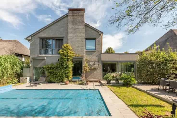 Villa met kantoor aan huis te koop