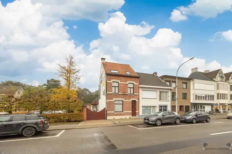 Huis te koop Schilde: Ruime halfopen bebouwing met 5 slaapkamers