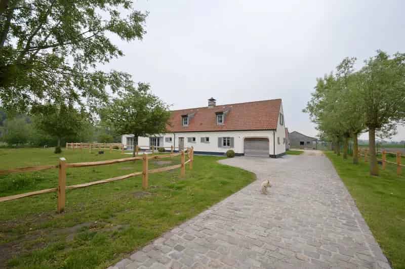 Huis te huur Damme: Instapklare hoeve met paardenstallen