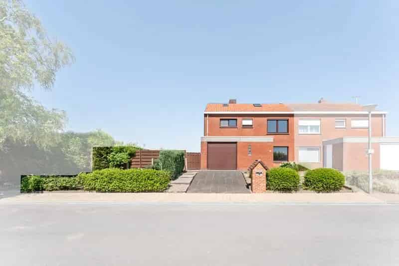 Halfopen Bebouwing 4 Slaapkamers Rumbeke 228m²