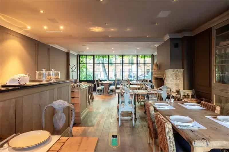 Handelspand met bovenwoning te Brugge 2 slaapkamers