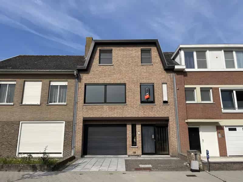 Ruime gezinswoning te koop nabij Brugge