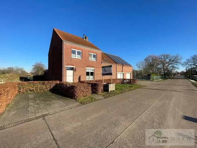 Landelijke woning met vergunde stallen