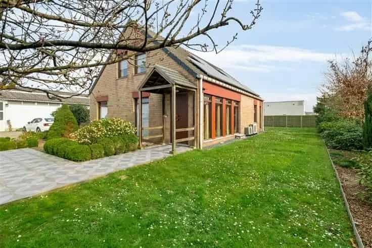 Huis Te Koop Ruime Open Bebouwing Met Magazijn 450m