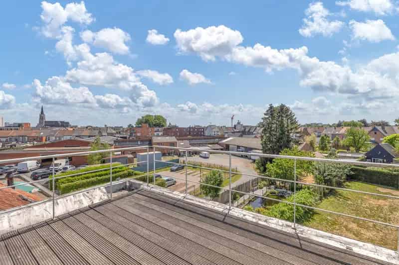 Instapklare Studio met Ruim Terras te huur in Aalst