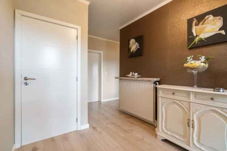 Open bebouwing met 3 slaapkamers, garage en carport