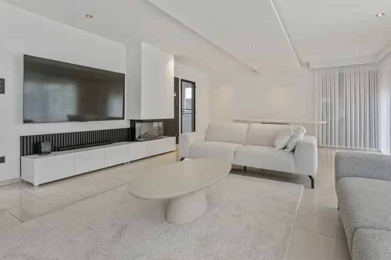 Ruime 5 Slaapkamers Koersel Centrale Ligging