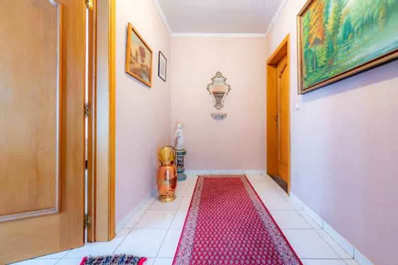 Huis te koop St-Pauwels: Ruime te renoveren woning met garage