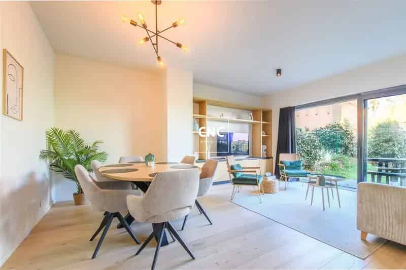 Appartement te Koop Knokke: Stijlvol & Centraal met Grote Tuin