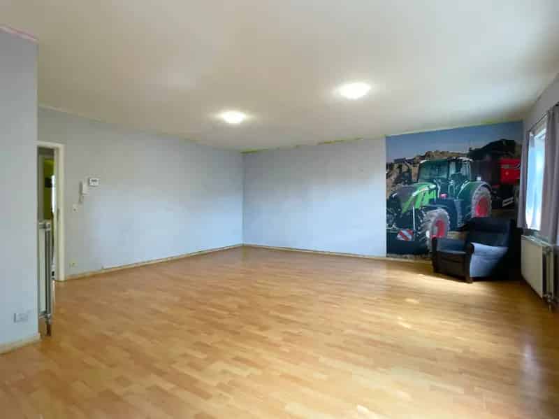 Ruim 3-slaapkamer appartement met terras tuin en garage