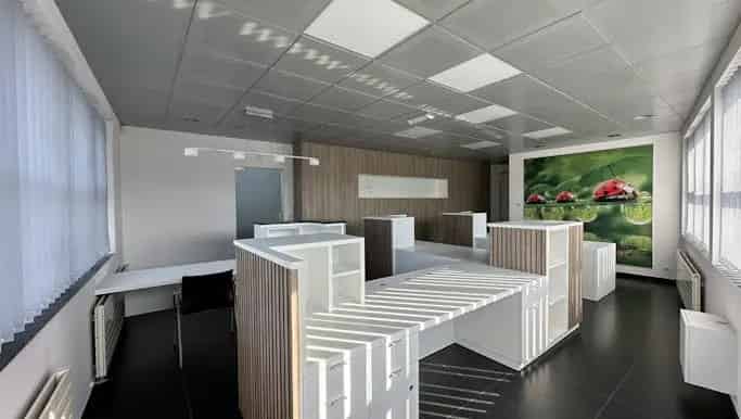 Magazijn Kantoor Woning te Huur Kruisem Nabij E17