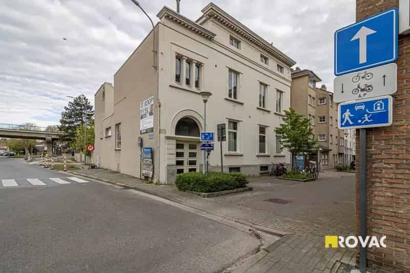 Gelijkvloerse Kantoorruimte Izegem Nabij Centrum En Station