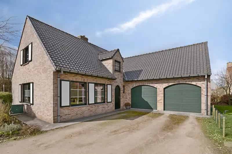 Villa te Veurne 4 slaapkamers 2 badkamers dubbele garage