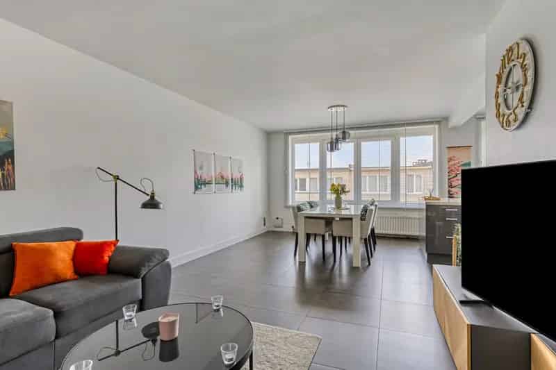 Appartement te koop: Rustig wonen met terras en garage