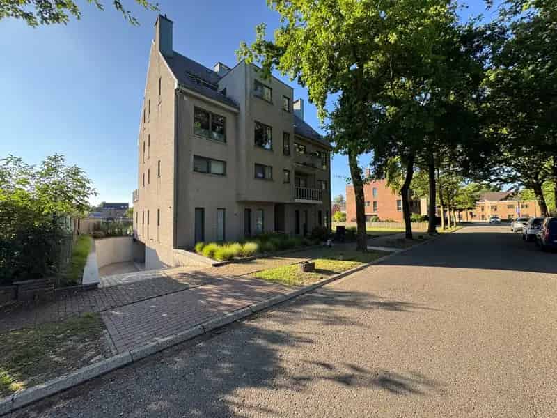 Duplex Appartement te Koop: 2 slaapkamers, Balkon & Dakterras