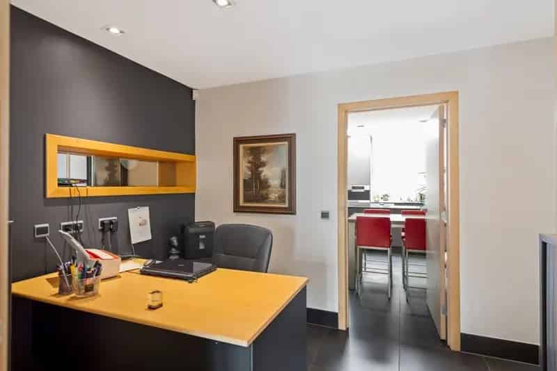 Winkelruimte en Appartement Opwijk: Wonen en Werken Gecombineerd