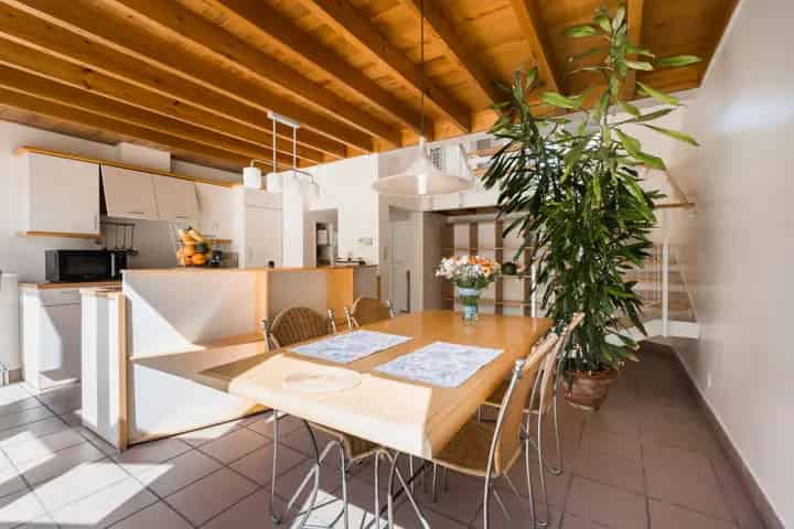 Gerenoveerde woning 3 slaapkamers tuin kelder 185m²