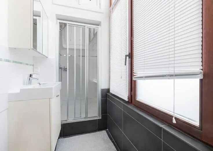 Te koop gerenoveerd appartement met 1 slaapkamer en balkon in Jubelpark