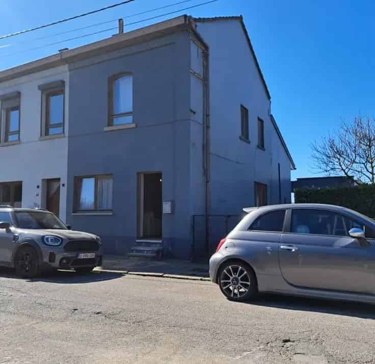 Huis Te Koop: Gezinswoning met Bouwgrond