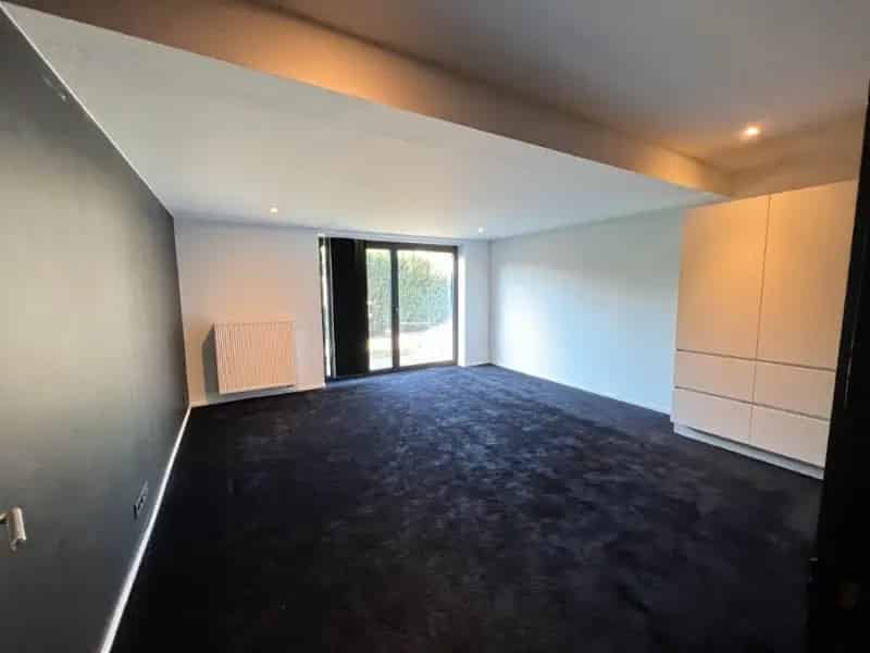 Moderne 3 Slaapkamers Rustig Mol