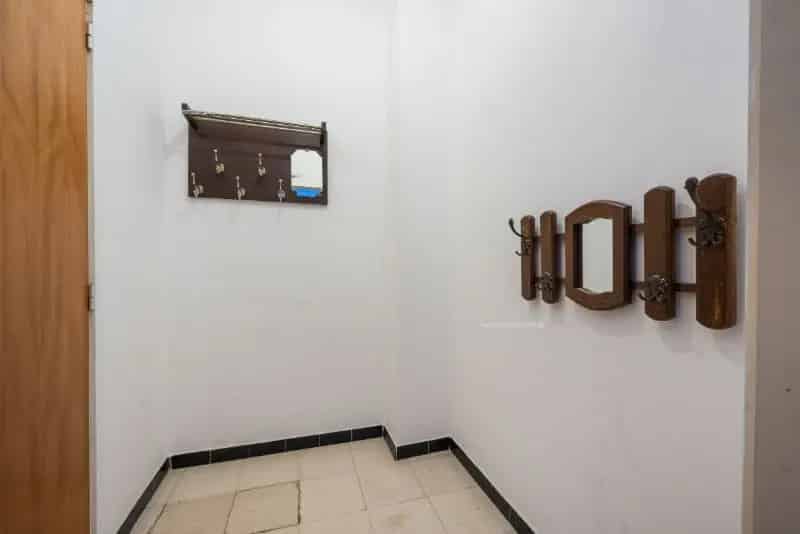 Appartement te koop Roeselare: 2 slaapkamers, handelsruimte
