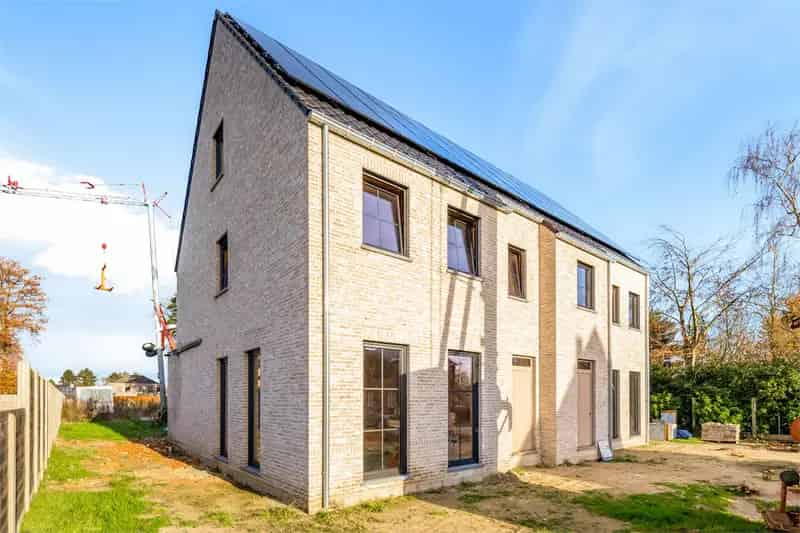 Huis te koop Eksel: Casco+ woning met 18 zonnepanelen