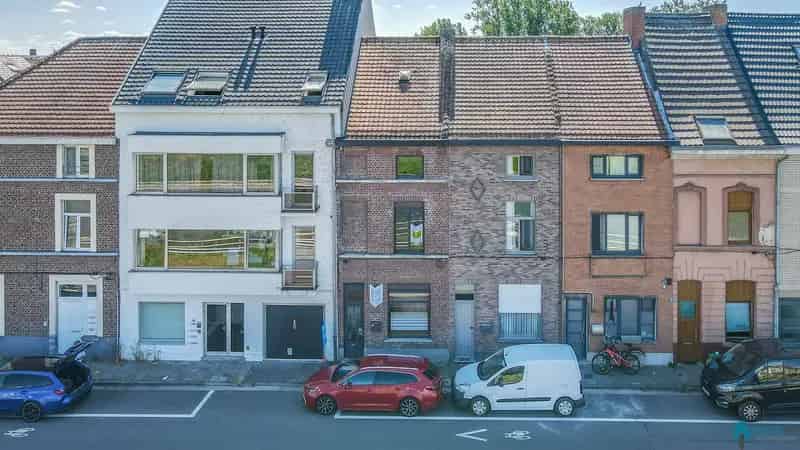 EENGEZINSWONING MET RUIME KOER GOED GELEGEN