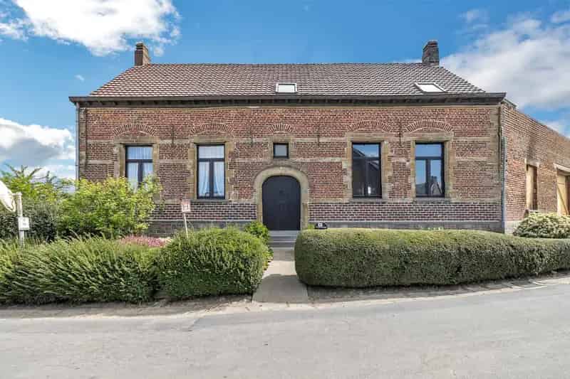Grond te koop Roosdaal: Historische hoeve te renoveren of herontwikkelen