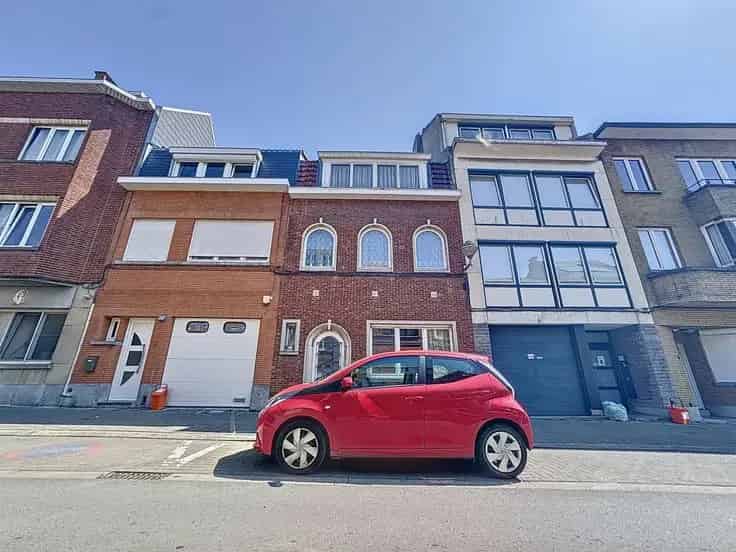 Huis Te Koop Nabij Openbaar Vervoer 3 Slaapkamers