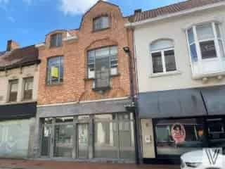 Huis te koop Izegem - Gezin & Handel