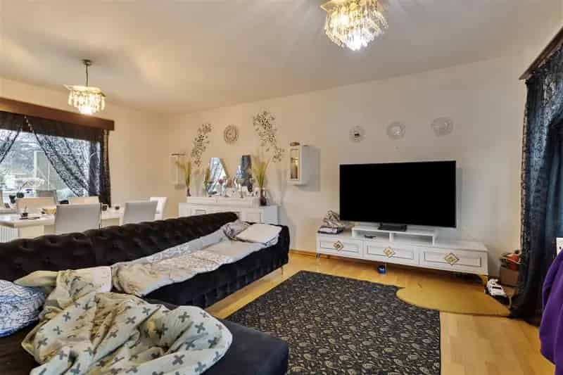 Ruime Bel-Etage woning te Oostakker met veel potentieel