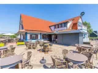 Handelspand met Woonst te Koop Maaseik