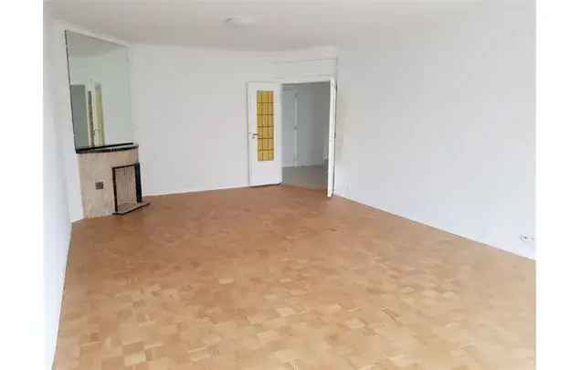 Huur 3 slaapkamer appartement van 100 m² in Brussels