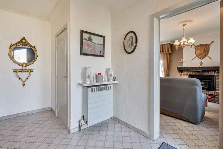 Huis te Koop Waregem: Ruime Bungalow te Renoveren