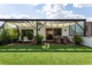 Huis te koop Lier - Ruime woning met magazijn en terras