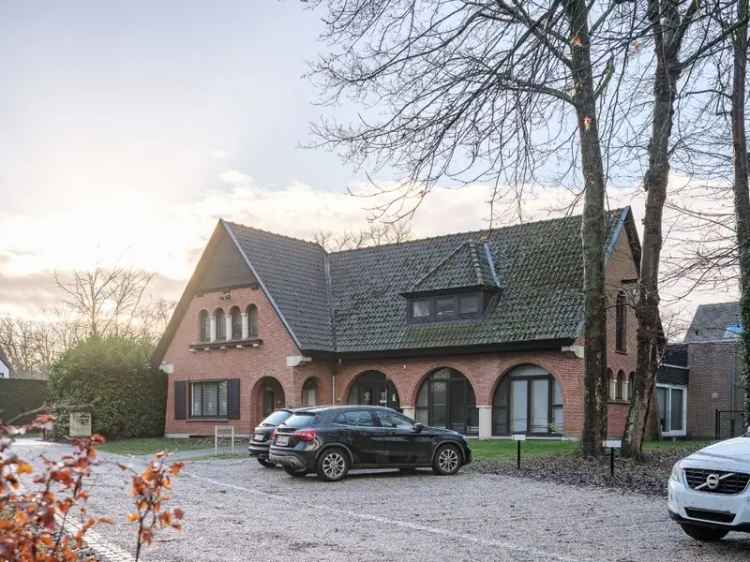 Vrijstaande Villa te renoveren nabij Leie