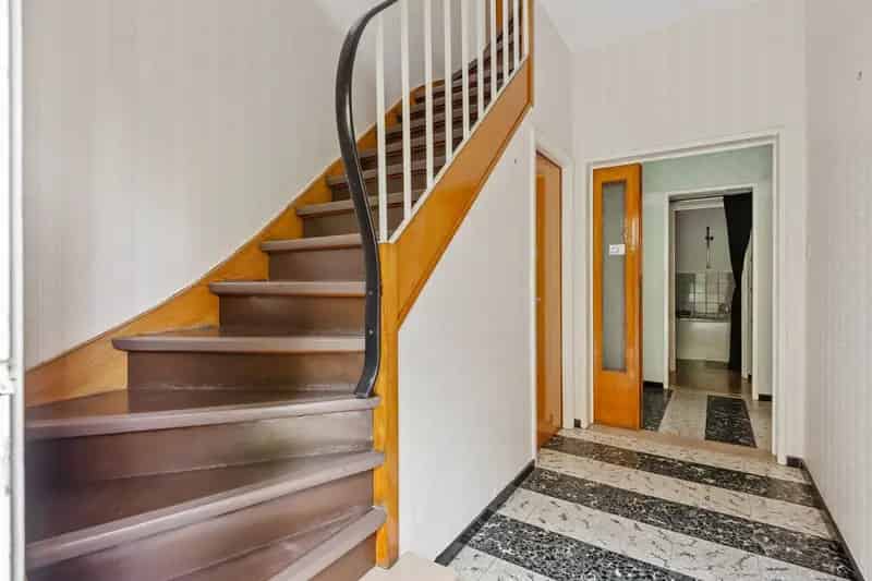 Te renoveren eigendom: 2 appartementen met 2 garages